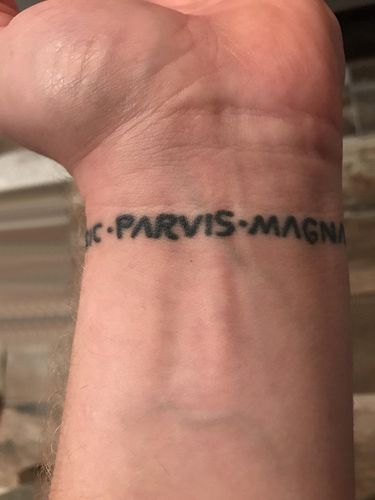 花体英文纹身 男生手腕上英文短句纹身图案