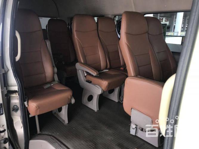 九龙金龙 15座中型客车 白/黄双色