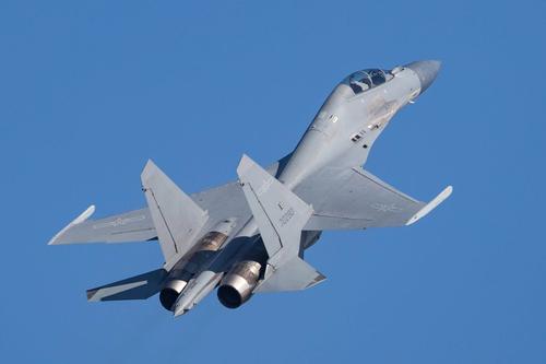 中国歼16与印军苏30,哪一款战机更胜一筹?数据对比最为直观