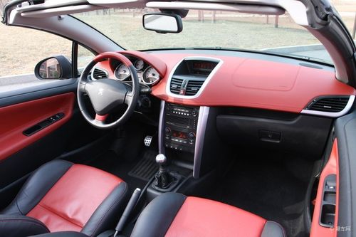 2008款 标致207 cc(进口) 1.6t 手动 精英版 完整内饰(中间位.