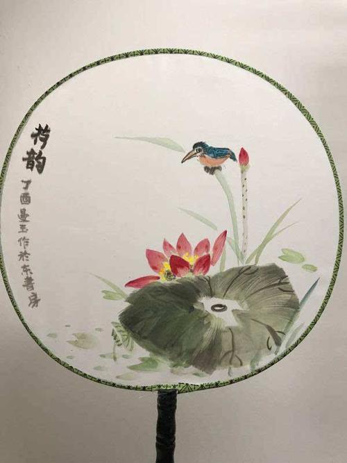 用国画荷花来画扇子吧!