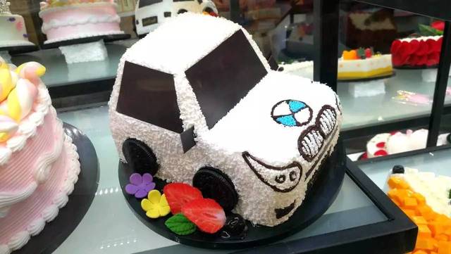 宝马蛋糕也是高大甜!