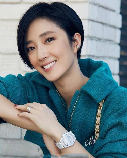 台湾女神桂纶镁,身上气质简直是一绝,驾驭起御姐风也是游刃有余