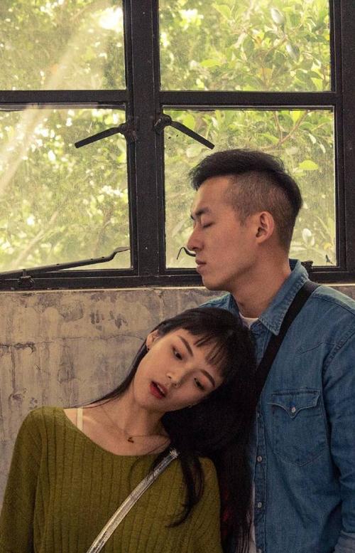 恋爱3年!张子凡求婚成功了,丁钰琼晒鸽子蛋钻戒,羡煞旁人!