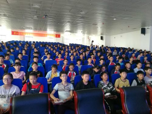 肥东三中民族校区举办法制教育报告会