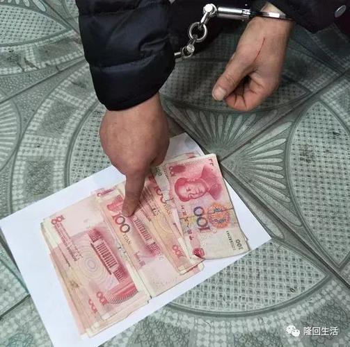隆回荷香桥一扒子手赶集扒钱现场被捉