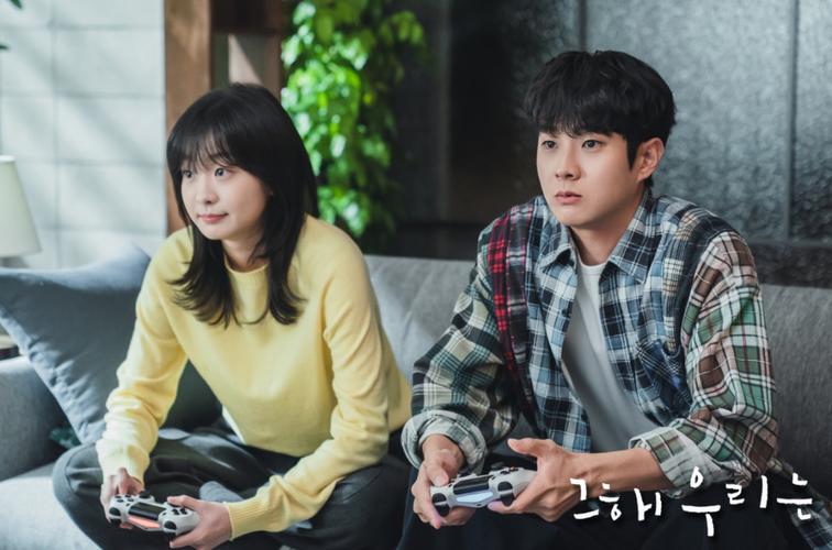 崔宇植老是抢朴叙俊的女人那年我们抢金多美三流抢金智媛朴叙俊则抢走