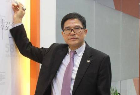 李小云