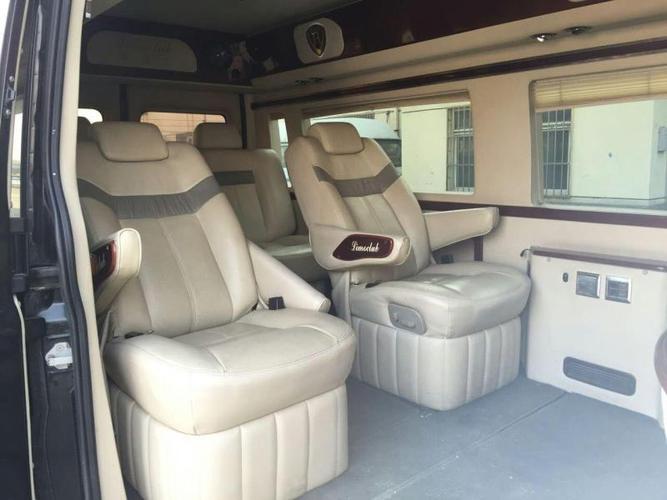 福特全顺-新世代7座加长豪华车. 手动挡