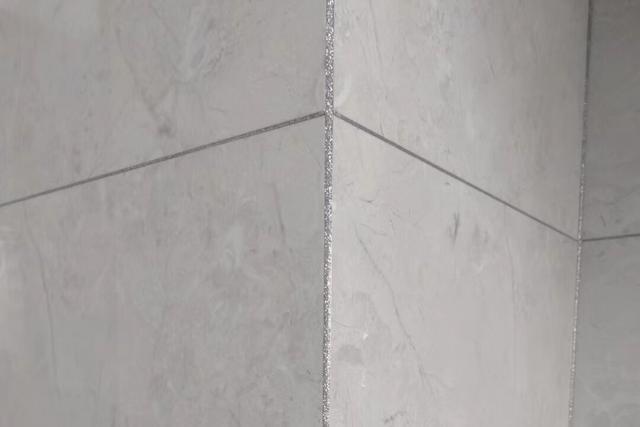 灰色瓷砖怎么搭配美缝剂,老师傅选这三种颜色,网友:真