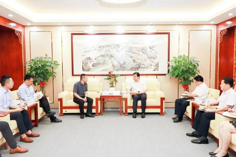 杨春庭局长会见万科集团广西区域公司总经理辜庆永一行
