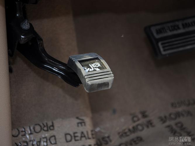 别克gl8 2013款 经典2.4 at行政版(lt)--手刹(驻车制动器) / 94