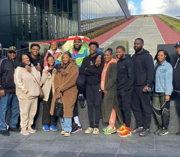 模板库里詹姆斯二儿子身高飙升直追老詹进nba有戏