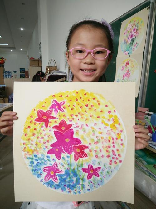 精美的镜面画表达了孩子们强烈的色彩感觉,孩子们都很