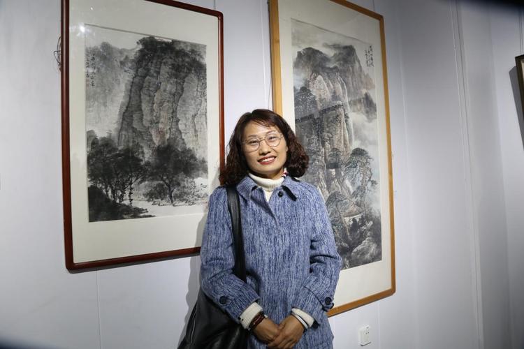 奚如商丘书画家十人作品展在应天古玩城举行