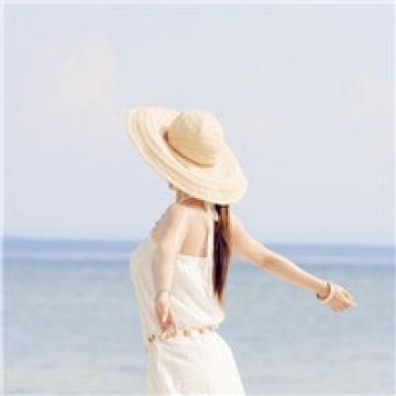 女生背影头像戴帽子海边长发 史诗级的背影杀手