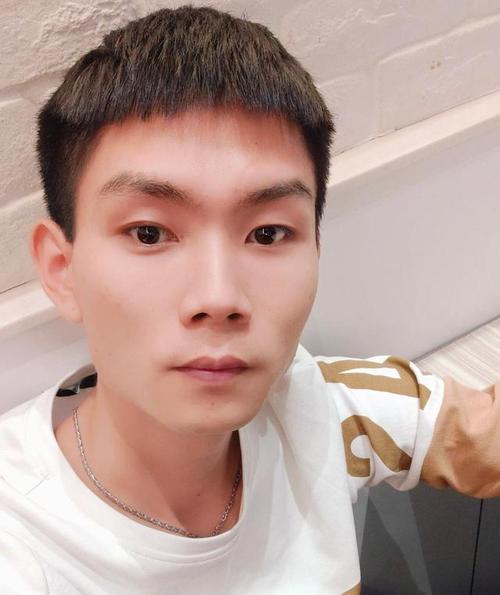 龙恩晨个人资料
