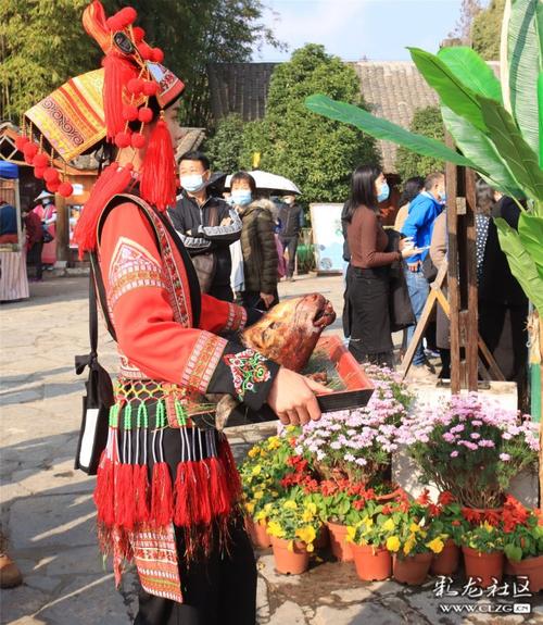 20121年 牛年春节云南民族村的景颇族目瑙纵歌节(一)