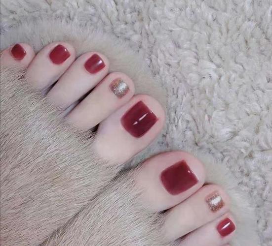 女人脚趾甲涂什么颜色好看
