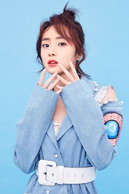 胡冰卿拍摄最新时尚大片 时尚性感随性有范