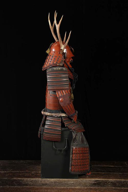 脇立筋兜 鉄地朱漆涂赤黒糸威二枚胴橘家纹等身大当世具足铠兜甲胄 铠