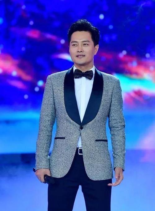 青年歌唱家云飞