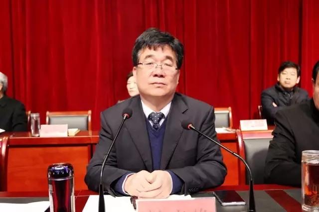 确山县2016年度重点工作总结表彰大会在靖宇剧院召开