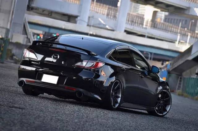 表情诡异的笑面黑色武士马自达睿翼低趴改装案例