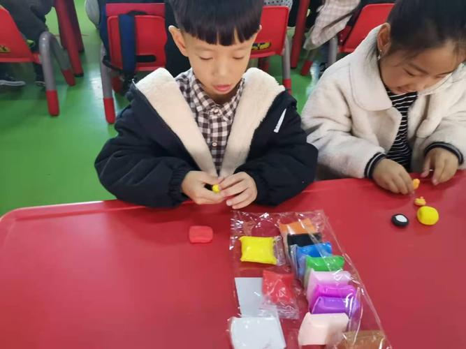 百变彩泥,快乐童真——南博湾幼儿园大二班美术手工彩泥活动