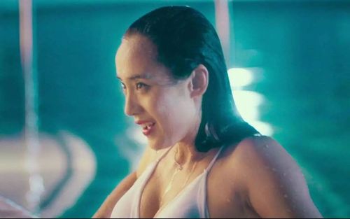 11月9日报道,《夏洛特烦恼》秋雅的扮演者王智与男友现身民政局登记