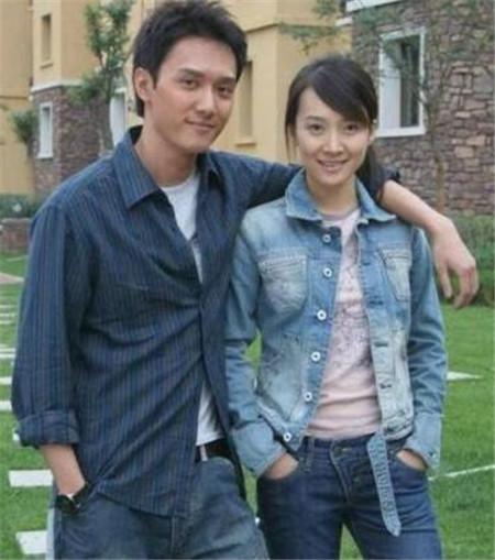 原来冯绍峰曾是个"妈宝男",冯绍峰显赫家世父母曝光