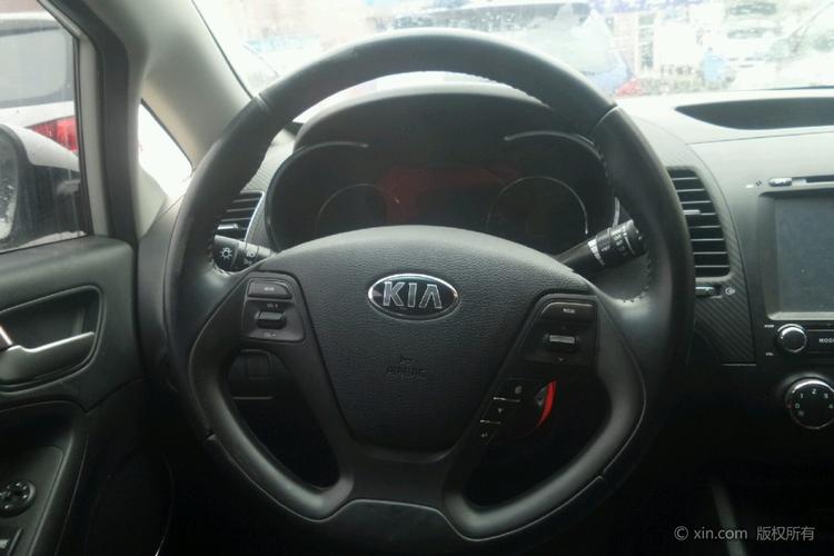 起亚k3方向盘