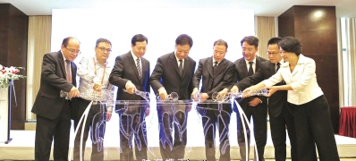 所有参会领导注水启动宣教活动.