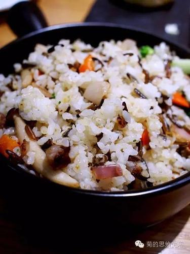 澳洲牛肉粒野米炒饭,切碎的牛肉粒炒饭味道不错.