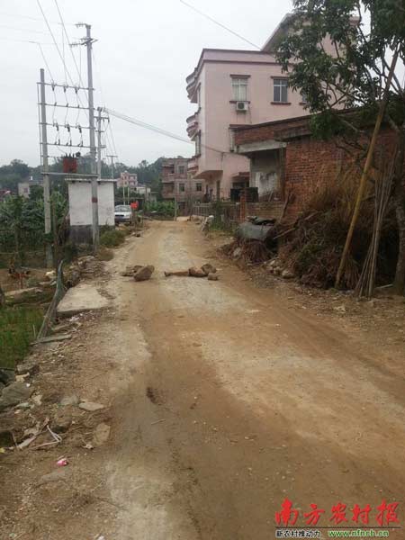 高州长坡镇土域村部分村民的这一做法引发争议