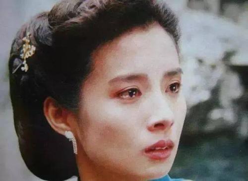 哭戏是琼瑶剧中的重头戏,刘雪华,陈德容等著名的琼瑶女郎,都是以出色