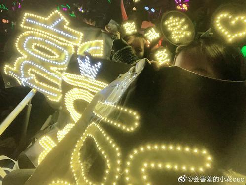 说起应援色,我记得黄新淳也是黄色