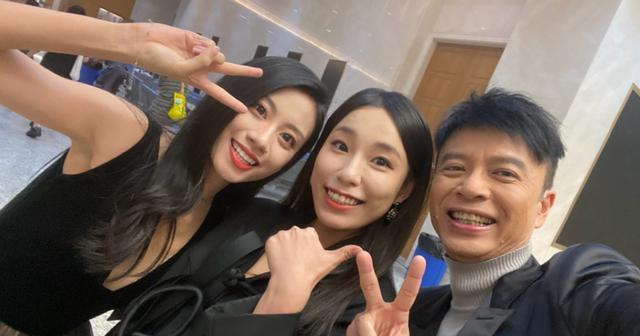 网上都在说伍珂玥是魏滨的女儿真的是这样吗我有答案了