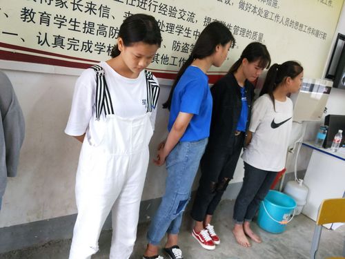 我校突击检查学生奇装异服活动