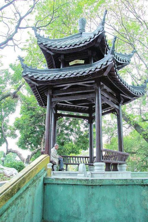 新闻 正文  大洋网讯 凤凰亭位于凤凰山公园,是增城重点文物保护单位
