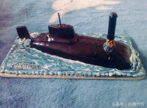 用蛋糕做潜艇,战斗民族的吃货真可爱