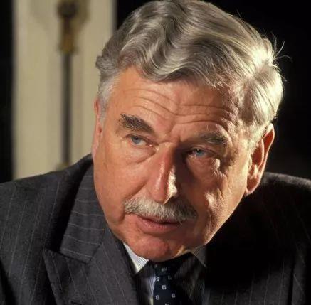 原创终于认怂比利时老国王认下了52岁的私生女