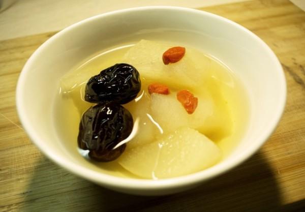 宿舍冰糖蜜枣雪梨汤
