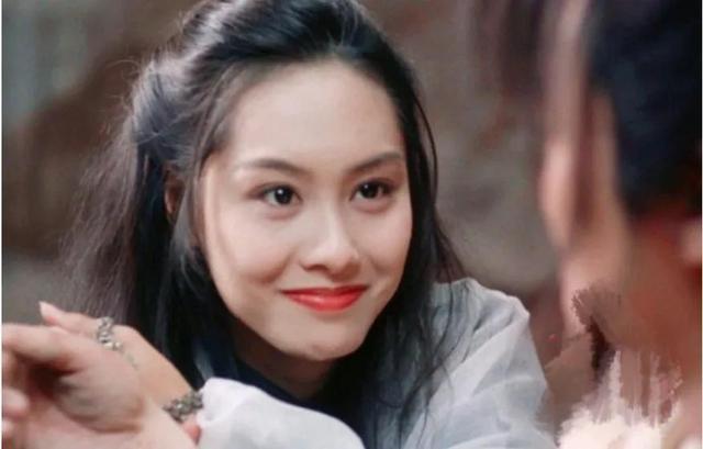 曾经的最美紫霞仙子朱茵,被吐槽女神变师奶,穿衣毫无