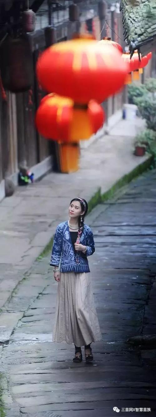 "最美苗家女"杨西音子甜歌:山水贵客