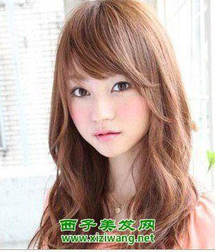 女生前短后长的发型
