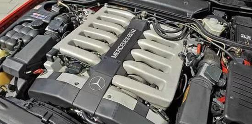 只有在奥迪的车型上和某些大众品牌的车型上才是纵置的发动机,那么横