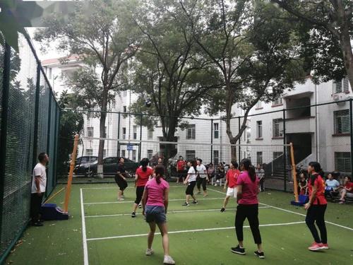 【校园动态】侨光中学举行"迎中秋 庆国庆"教职工气排球比赛