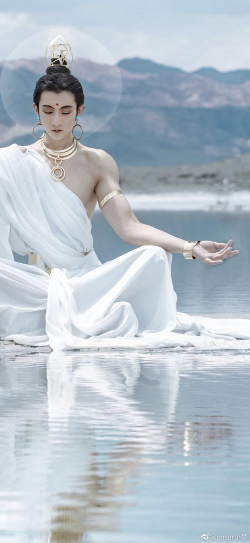十方净土,心如明镜 摄影后期:@小何力  服装为自制  白衣妆造出镜