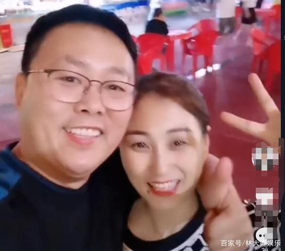 刘大成带妻子逛地摊接地气,成名后住5000万豪宅,却被